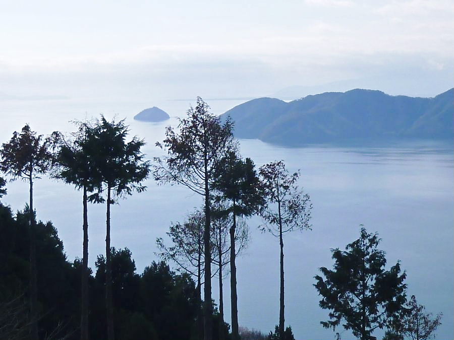 山頂より琵琶湖と竹生島