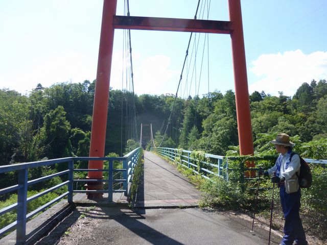 遊歩道の吊橋