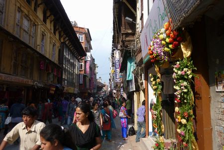 �Ղ�̏h���ȁH��������^�C�R�̐l�X���o�Ă����B