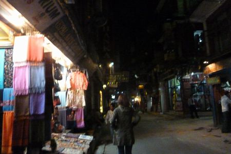 �H��^�����̊X����ʂ蔃�����B